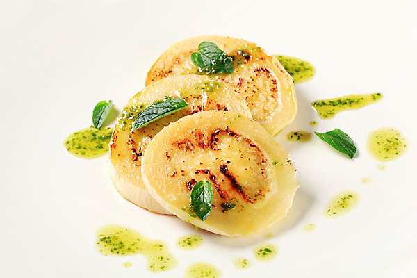 포토 JPG 해외이미지 접시 음식 조각 채소 가지 사람없음 튀김 흰색 횡단보도 그릴 자르기 굽기 허브 묘사 유기농 바질 채식주의자 페스토 해외202004 해외202105 해외포토 식물 식기 웰빙 컬러 모션 주방용품 소스_음식 보행로 구이 채식 파일형식