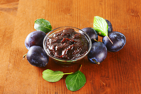 포토 JPG 해외이미지 잎 실내 사람없음 유리그릇 과일잼 서양자두 나무배경 해외202004 해외202105 해외포토 식물 그릇 백그라운드 유리 내부 잼 파일형식