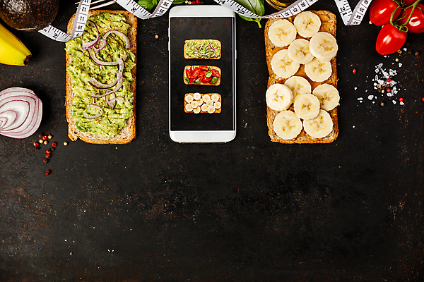 포토 JPG 해외이미지 빵 방울토마토 검은배경 바나나 실내 줄자 사람없음 스마트폰 하이앵글 이탈리아음식 애피타이저 슬라이스 이미지 과카몰리 브루스케타 적양파 카피스페이스 해외202004 해외포토 음식 뷰포인트 백그라운드 토마토 과일 양파 서양음식 자 내부 핸드폰 스마트기기 검은색 공백 소스_음식 파일형식