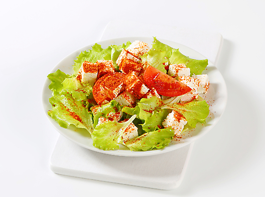 포토 JPG 해외이미지 스튜디오촬영 접시 음식 토마토 채소 재료 치즈 유제품 건강 사람없음 샐러드 신선 양념 상추 큐브 향신료 주사위 유기농 날것 페타치즈 해외202004 해외202105 해외포토 식기 웰빙 실내 향미료 파일형식