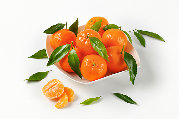 포토 JPG 해외이미지 스튜디오촬영 잎 귤 사람없음 신선 흰배경 담기 해외202004 해외202105 해외포토 식물 백그라운드 과일 모션 실내 흰색 파일형식