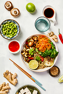 포토 JPG 해외이미지 젓가락 고추 사람없음 컵 물 하이앵글 버섯 브로콜리 흰배경 두부 종지 깨 라임 생강 동양음식 해외202004 해외포토 자연요소 그릇 식기 음식 뷰포인트 백그라운드 채소 과일 식재료 수저 흰색 조미료 파일형식