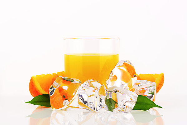 포토 JPG 해외이미지 스튜디오촬영 오렌지 잔 실내 사람없음 얼음 오렌지주스 흰배경 해외202004 해외202105 해외포토 자연요소 식기 백그라운드 과일 내부 흰색 과일주스 파일형식