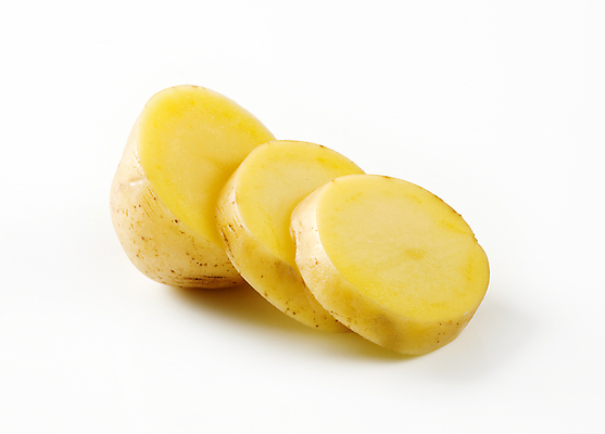 포토 JPG 해외이미지 1 음식 조각 채소 감자 사람없음 신선 횡단보도 자르기 흰배경 유기농 날것 뿌리 생식 식용 해외202004 해외202105 해외포토 웰빙 백그라운드 모션 흰색 보행로 파일형식