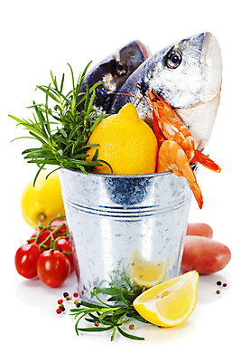 포토 JPG 해외이미지 식재료 방울토마토 실내 어류 사람없음 레몬 양동이 해산물 흰배경 후추 로즈메리 황새치 해외202004 해외포토 백그라운드 토마토 과일 내부 수중동물 흰색 허브 향신료 파일형식 새치