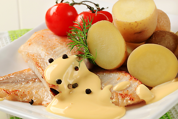 포토 JPG 해외이미지 접시 음식 토마토 감자 건강 어류 요리 사람없음 식사 저녁식사 튀김 조미료 크림 묘사 반쪽 점심식사 딜 메인요리 앙트레 해외202004 해외202105 해외포토 식기 채소 수중동물 향미료 파일형식