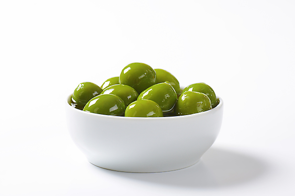 포토 JPG 해외이미지 스튜디오촬영 그릇 실내 사람없음 흰배경 올리브 담기 올리브절임 해외202004 해외202105 해외포토 식기 열매 백그라운드 모션 내부 흰색 절임 파일형식