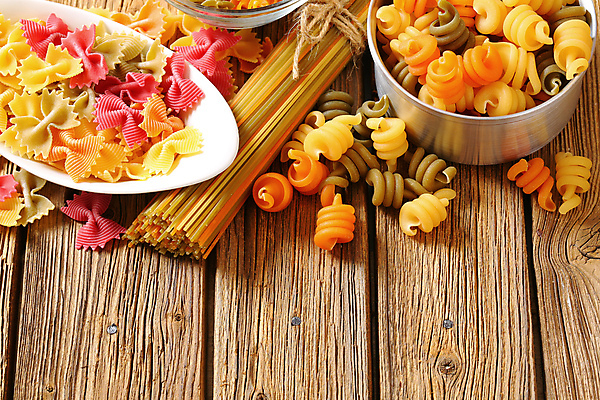 포토 JPG 해외이미지 음식 오렌지 파스타 나선형 스파게티 종류 사람없음 초록색 보라색 맛 성분 파르팔레 해외202004 해외202105 해외포토 컬러 컨셉 무늬 과일 서양음식 파스타면 파일형식