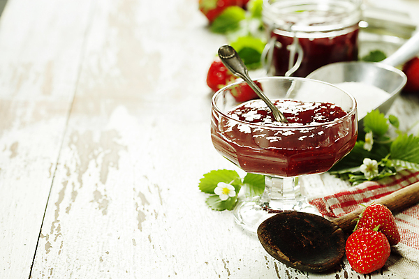 포토 JPG 해외이미지 꽃 딸기 유리병 디저트 사람없음 숟가락 설탕 흰배경 유기농 유리그릇 나무숟가락 딸기잼 카피스페이스 해외202004 해외포토 식물 그릇 웰빙 음식 백그라운드 과일 유리 병_용기 수저 공백 흰색 잼 파일형식