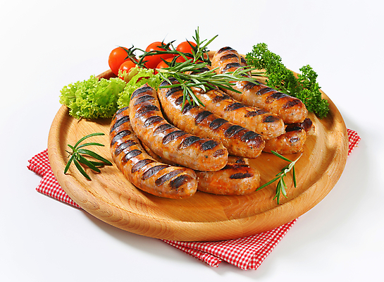 포토 JPG 해외이미지 스튜디오촬영 음식 토마토 도마 파슬리 육류 돼지고기 사람없음 소고기 원형 소시지 그릴 정크푸드 바비큐 로즈메리 송아지고기 해로움 해외202004 해외202105 해외포토 도형 컨셉 채소 식재료 주방용품 실내 가공식품 허브 파일형식