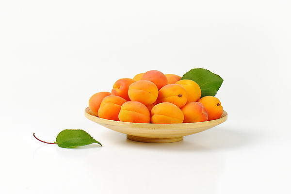 포토 JPG 해외이미지 스튜디오촬영 음식 건강 사람없음 신선 그룹 사발 흰배경 유기농 흙더미 살구 숙성 해외202004 해외202105 해외포토 웰빙 백그라운드 과일 실내 흙 흰색 사기그릇 파일형식 더미