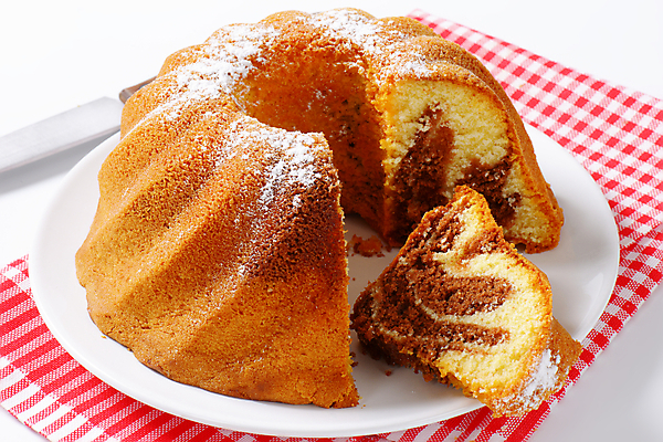 포토 JPG 해외이미지 스튜디오촬영 음식 디저트 사람없음 빨간색 케이크 달콤 아침식사 굽기 확인 냅킨 행주 해외202004 해외202105 스펀지케이크 해외포토 컬러 실내 식사 맛 청소도구 구이 파일형식