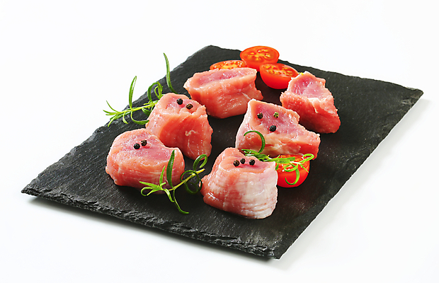 포토 JPG 해외이미지 스튜디오촬영 음식 도마 육류 돼지고기 스테이크 사람없음 검은색 신선 허리 향신료 날것 후추 성분 로즈메리 석판 정물화 해외202004 해외202105 해외포토 컬러 식재료 주방용품 서양음식 실내 신체부위 허브 그림 향미료 파일형식