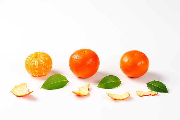 포토 JPG 해외이미지 스튜디오촬영 잎 귤 사람없음 신선 흰배경 귤껍질 해외202004 해외202105 해외포토 식물 백그라운드 과일 실내 껍질 흰색 파일형식