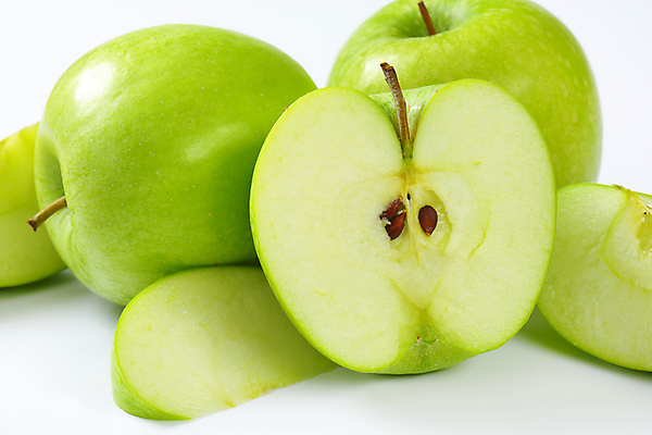 포토 JPG 해외이미지 스튜디오촬영 사람없음 신선 사과 흰배경 반쪽 슬라이스 청사과 해외202004 해외202105 해외포토 백그라운드 과일 실내 흰색 파일형식