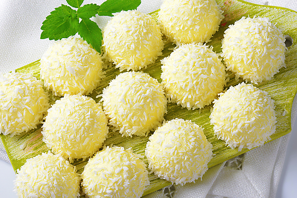 포토 JPG 해외이미지 스튜디오촬영 사람없음 쿠키 초콜릿 달콤 코코넛 나무도마 해외202004 해외202105 해외포토 과일 디저트 도마 실내 목재 맛 파일형식