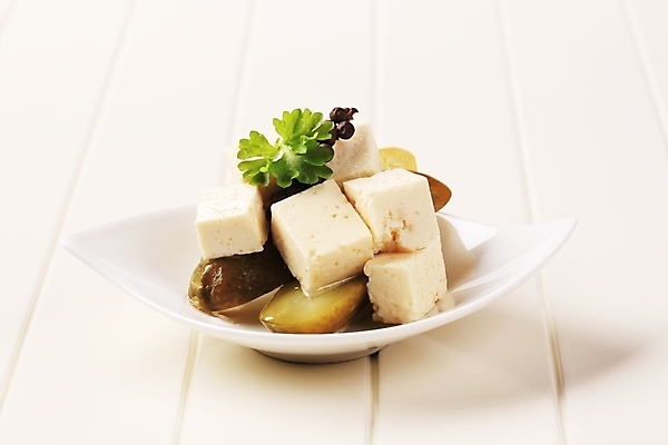 포토 JPG 해외이미지 접시 음식 치즈 유제품 사람없음 추위 큐브 주사위 피클 반주 절임 채식주의자 페타치즈 해외202004 해외202105 해외포토 식기 채식 파일형식