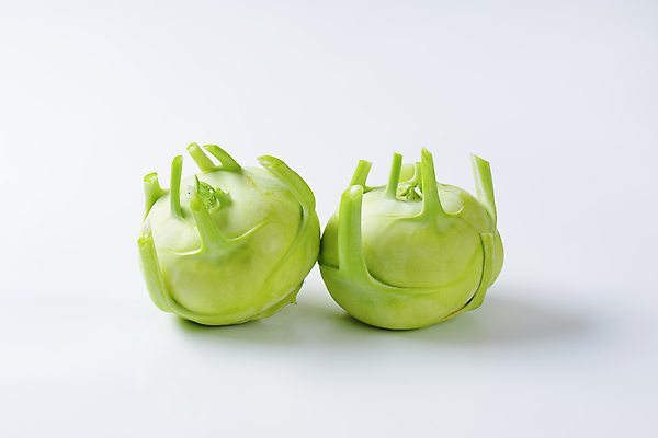 포토 JPG 해외이미지 스튜디오촬영 음식 채소 건강 사람없음 신선 횡단보도 자르기 흰배경 유기농 반쪽 날것 구역 숙성 식용 콜라비 세련 비건 해외202004 해외202105 해외포토 웰빙 백그라운드 모션 실내 흰색 보행로 채식주의자 파일형식