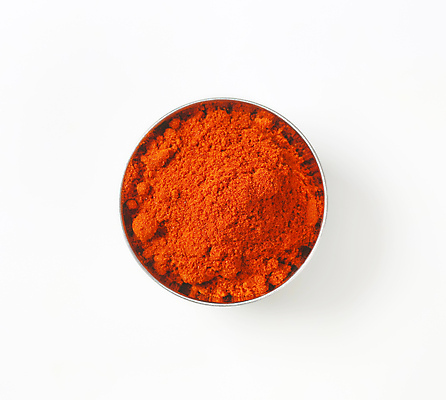 포토 JPG 해외이미지 그릇 고추 실내 사람없음 하이앵글 흰배경 고춧가루 해외202004 해외202105 해외포토 식기 뷰포인트 백그라운드 채소 내부 흰색 가루 파일형식