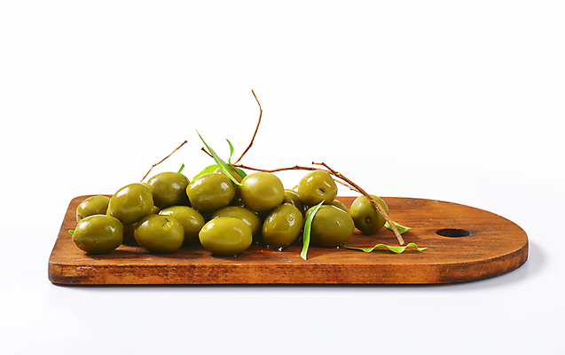 포토 JPG 해외이미지 스튜디오촬영 음식 과일 도마 건강 사람없음 신선 흰배경 유기농 올리브 반주 스페인요리 입가심 치유 해외202004 해외202105 해외포토 웰빙 열매 백그라운드 주방용품 실내 흰색 스페인 파일형식