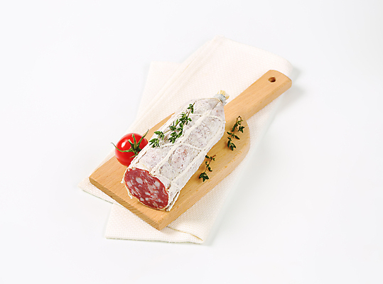 포토 JPG 해외이미지 스튜디오촬영 음식 건조 육류 돼지고기 사람없음 소시지 횡단보도 자르기 흰배경 매움 발효 살라미 초리조 치유 편육 해외202004 해외202105 해외포토 백그라운드 식재료 모션 실내 흰색 가공식품 보행로 맛 파일형식