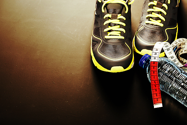 포토 JPG 해외이미지 운동화 다이어트 줄자 사람없음 물병 오브젝트 해외202004 해외포토 신발 자 건강 물통 파일형식