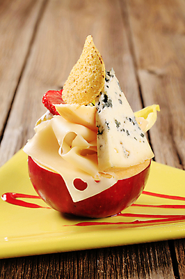 포토 JPG 해외이미지 접시 음식 조각 과일 치즈 유제품 사람없음 목재 빨간색 노란색 추위 애피타이저 사과 배열 시럽 블루치즈 채식주의자 타파스 해외202004 해외202105 해외포토 나무 식기 컬러 재료 채식 파일형식