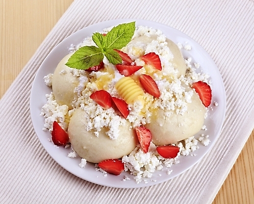 포토 JPG 해외이미지 접시 음식 과일 부분 딸기 치즈 사람없음 식사 저녁식사 신선 달콤 인스턴트 가득함 머리위 레시피 버터 점심식사 폭식 경단 메인요리 삶기 슈가파우더 채식주의자 핸드메이드 해외202004 해외202105 해외포토 식기 유제품 맛 채식 파일형식