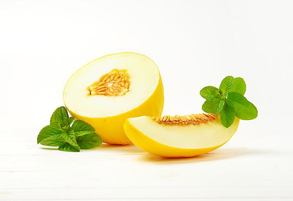 포토 JPG 해외이미지 스튜디오촬영 씨앗 사람없음 신선 멜론 민트 흰배경 반쪽 해외202004 해외202105 해외포토 식물 백그라운드 과일 실내 흰색 허브 파일형식