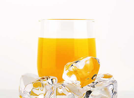 포토 JPG 해외이미지 스튜디오촬영 오렌지 잔 실내 사람없음 얼음 오렌지주스 흰배경 해외202004 해외202105 해외포토 자연요소 식기 백그라운드 과일 내부 흰색 과일주스 파일형식