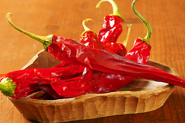 포토 JPG 해외이미지 실내 사람없음 나무접시 말린고추 나무배경 해외202004 해외202105 해외포토 접시 백그라운드 고추 내부 파일형식