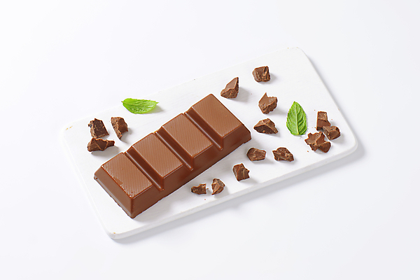 포토 JPG 해외이미지 스튜디오촬영 무료이미지 음식 조각 부분 도마 사람없음 초콜릿 블록 그룹 달콤 충동구매 개조 해외202004 해외202105 해외포토 주방용품 디저트 실내 쇼핑 맛 과소비 파일형식 무료콘텐츠