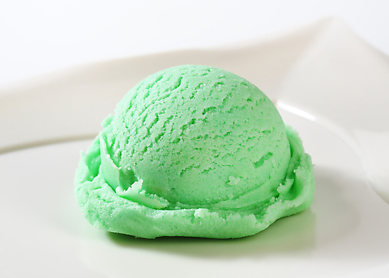 포토 JPG 해외이미지 스튜디오촬영 접시 음식 아이스크림 디저트 사람없음 초록색 냉동 달콤 국자 충동구매 백자 셔벗 젤라또 해외202004 해외202105 해외포토 식기 컬러 주방용품 실내 쇼핑 도자기 맛 과소비 파일형식