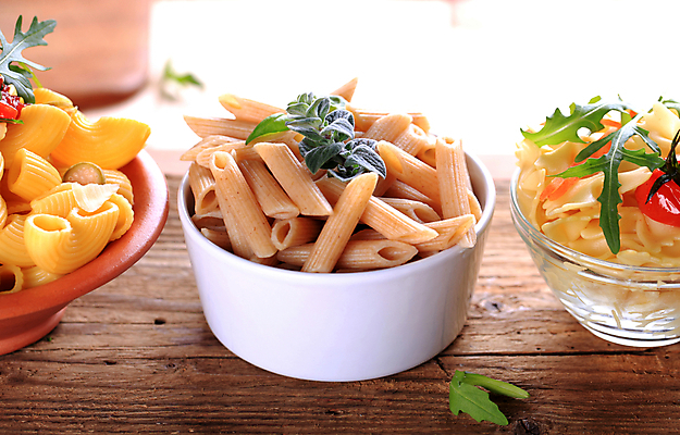 포토 JPG 해외이미지 음식 재료 파스타 요리 사람없음 허브 바질 건강식 삶기 오레가노 펜네 해외202004 해외202105 해외포토 식물 서양음식 파일형식