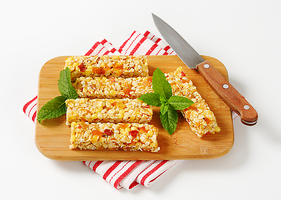 포토 JPG 해외이미지 스튜디오촬영 음식 조각 도마 사람없음 달콤 사과 시리얼 살구 오트밀 저지방 정물화 채식주의자 비건 해외202004 해외202105 해외포토 과일 주방용품 실내 맛 기름_음식 그림 채식 파일형식 귀리