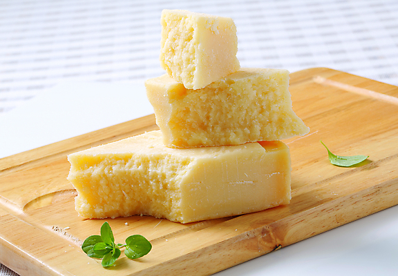 포토 JPG 해외이미지 음식 조각 치즈 유제품 도마 사람없음 노란색 애피타이저 해외202004 해외202105 해외포토 컬러 주방용품 파일형식