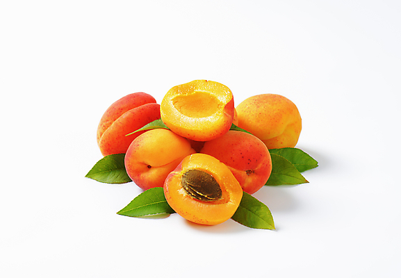 포토 JPG 해외이미지 스튜디오촬영 잎 사람없음 신선 달콤 흰배경 반쪽 살구 해외202004 해외202105 해외포토 식물 백그라운드 과일 실내 흰색 맛 파일형식