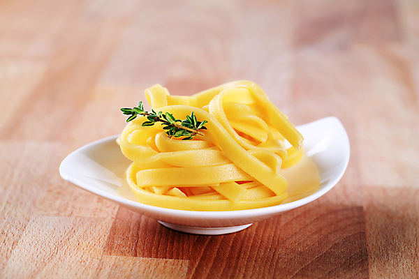 포토 JPG 해외이미지 접시 음식 파스타 요리 사람없음 면 백리향 삶기 페투치네 해외202004 해외202105 해외포토 식기 서양음식 파스타면 파일형식