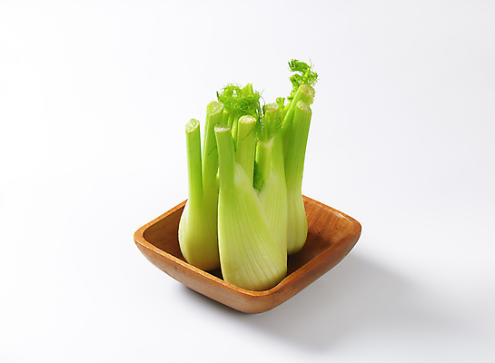 포토 JPG 해외이미지 스튜디오촬영 줄기 잎 채소 재료 전구 건강 사람없음 목재 초록색 갈색 신선 사발 흰배경 유기농 날것 숙성 회향 해외202004 해외202105 해외포토 나무 식물 웰빙 컬러 백그라운드 실내 흰색 사기그릇 파일형식