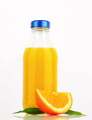 포토 JPG 해외이미지 스튜디오촬영 오렌지 유리병 실내 사람없음 오렌지주스 흰배경 해외202004 해외202105 해외포토 백그라운드 과일 병_용기 내부 흰색 과일주스 파일형식