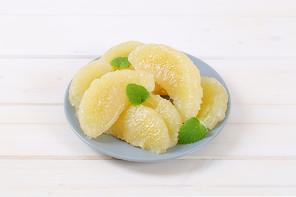 포토 JPG 해외이미지 스튜디오촬영 접시 음식 조각 과일 귤 사람없음 회색 신선 흰배경 날것 숙성 해외202004 해외202105 해외포토 식기 컬러 백그라운드 실내 흰색 파일형식