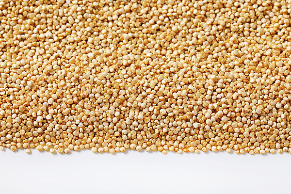 포토 JPG 해외이미지 스튜디오촬영 음식 재료 건조 건강 씨앗 사람없음 흰색 낟알 알맹이 날것 머리위 생식 퀴노아 슈퍼푸드 해외202004 해외202105 해외포토 식물 컬러 곡류 실내 건강식품 파일형식