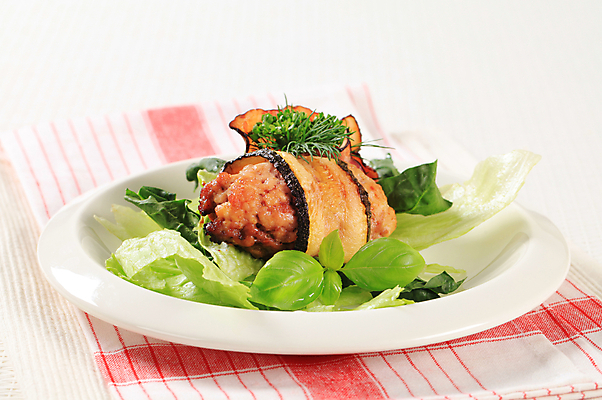 포토 JPG 해외이미지 스튜디오촬영 접시 음식 조각 잎 포장 육류 돼지고기 사람없음 치킨 샐러드 소고기 튀김 신선 상추 미트볼 굽기 냅킨 베이컨 레시피 양고기 다진 땅바닥 앙트레 주키니 주키니호박 타파스 행주 해외202004 해외202105 해외포토 식물 식기 채소 식재료 바닥 실내 애피타이저 청소도구 구이 닭고기요리 파일형식