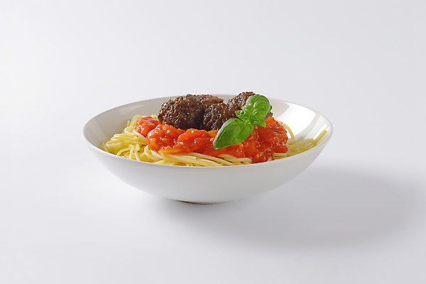 포토 JPG 해외이미지 스튜디오촬영 접시 음식 파스타 스파게티 육류 돼지고기 요리 사람없음 소고기 튀김 면 인스턴트 미트볼 토마토소스 다진 메인요리 삶기 해외202004 해외202105 해외포토 식기 식재료 서양음식 실내 소스_음식 파일형식