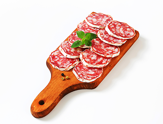 포토 JPG 해외이미지 스튜디오촬영 음식 건조 도마 육류 돼지고기 사람없음 목재 소시지 횡단보도 애피타이저 상품 자르기 매움 슬라이스 발효 살라미 초리조 치유 편육 해외202004 해외202105 해외포토 나무 식재료 재료 모션 주방용품 실내 가공식품 보행로 맛 파일형식