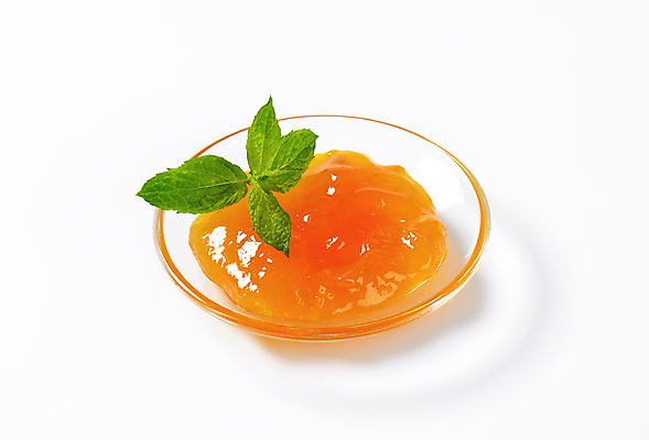 포토 JPG 해외이미지 스튜디오촬영 실내 사람없음 민트 흰배경 유리그릇 과일잼 살구잼 해외202004 해외202105 해외포토 그릇 백그라운드 유리 내부 흰색 잼 허브 파일형식