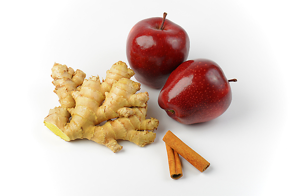 포토 JPG 해외이미지 스튜디오촬영 재료 사람없음 빛 신선 사과 흰배경 생강 시나몬 시나몬스틱 해외202004 해외202105 해외포토 백그라운드 채소 과일 실내 흰색 파일형식