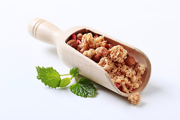 포토 JPG 해외이미지 스튜디오촬영 음식 사람없음 견과류 아침식사 시리얼 국자 흰배경 뮤즐리 헤이즐넛 귀리 그래놀라 해외202004 해외202105 해외포토 백그라운드 주방용품 곡류 실내 식사 흰색 파일형식