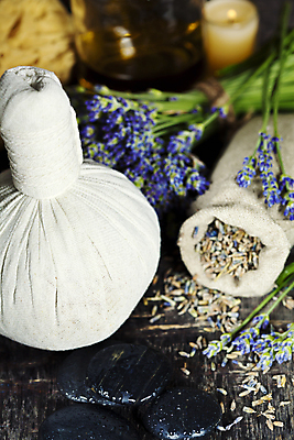 포토 JPG 해외이미지 실내 근접촬영 사람없음 아로마 자루 아로마테라피 라벤더 허브볼 해외202004 해외포토 꽃 뷰포인트 내부 허브 테라피 파일형식