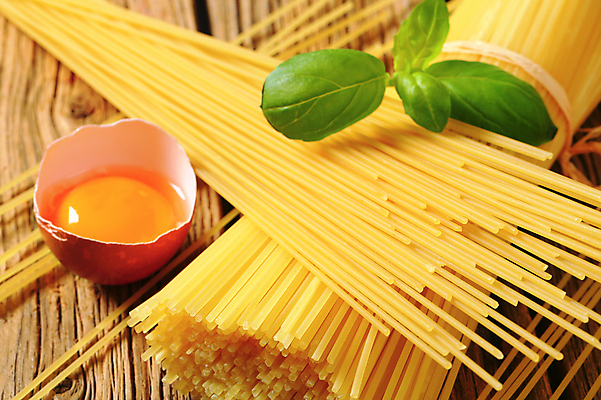 포토 JPG 해외이미지 무료이미지 음식 파스타 스파게티 사람없음 계란 보따리 성분 노른자 바질 얇은 해외202004 해외202105 해외포토 서양음식 알 파일형식